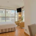 Hesperia Centro فندق آكورونيا