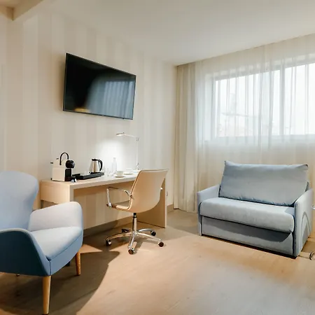 Отель Hesperia Centro