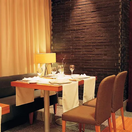 Hesperia Centro آكورونيا